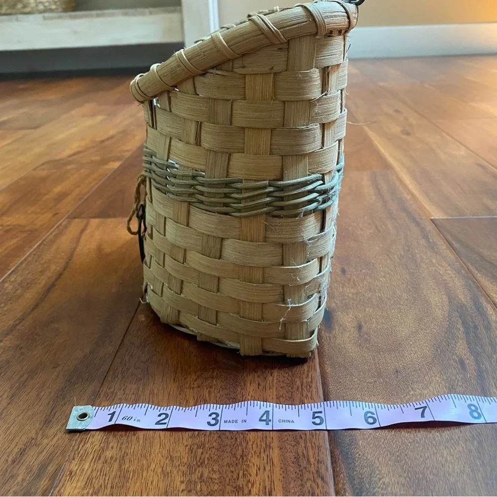 Wall Pocket Basket Apple Wire Hanger. Vintage. Cottage core